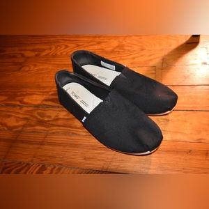TOMS slip on flats